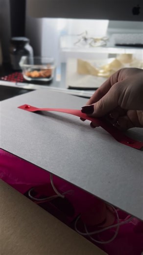 Portrait Künstlerin ✍🏻 | Last Minute Valentinstags Geschenk 🎁❤️ Ein paar von euch haben mir schon ihre wundervollen Werke geschickt, das macht mich so glücklich zu... | Instagram