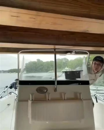 When Gru asks the minions to bring the boat in | Boat Fail