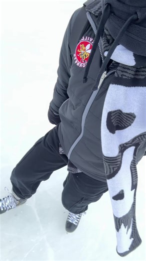 Canadians when it’s -19 feels like -29 ⛸️🍁 good day for a skate, at least we can be pretty certain we won’t be falling through ;) #ottawa #rideaucanalskateway #canadianlife #winter #skating