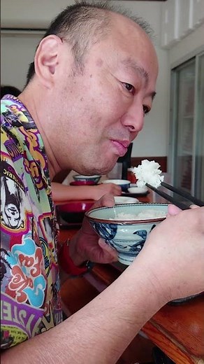 群馬の有名な永井食堂でもつ煮定食を食べる