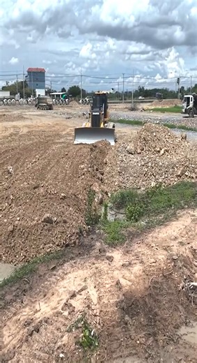 46K views · 429 reactions | Excellent Work Skills By Professional Bulldozer Operators #dozer #bulldozer #rells #reelsinstagram #heavyequipment | Bulldozer Operator | Facebook