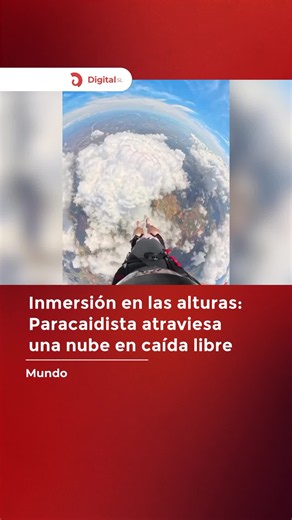 ¡Adrenalina pura entre las nubes! 🪂☁️ Un paracaidista grabó el impresionante momento exacto en el que atraviesa una espesa formación nubosa durante su descenso en caída libre. La cámara en primera persona permite sentir la vertiginosa velocidad y la impactante ceguera temporal en medio del manto blanco antes de volver a divisar el paisaje. Una experiencia visual única. ¿Te tirarías en paracaídas algún día? 👇