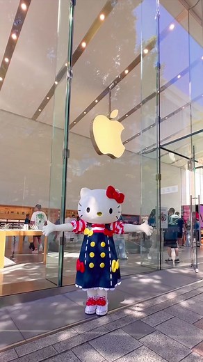 Hello Kitty Surprise Appearance at Apple Omotesando in Tokyo