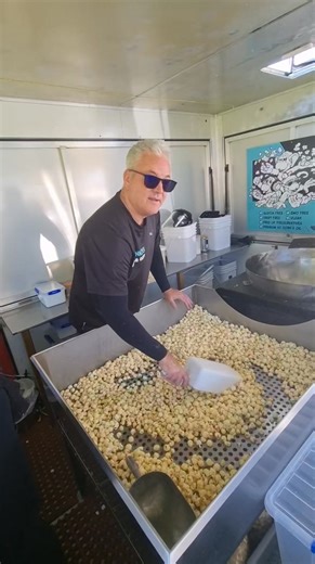 Everyone loves bloopers - even us 🙊🙉 Listen to the end!! See ya tonight - SUNDAYS 4 to 8 pm, not Saturdays 🤪 #bloopersandlaughs #fbomb #whoops #brainfog #techsavy #Not #smallbusinessownerlife | 3 Monkeys Kettle Corn