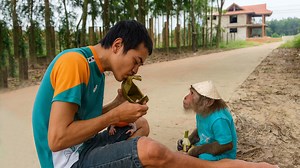 Dad Falls for Cutis’ Adorable Little Prank