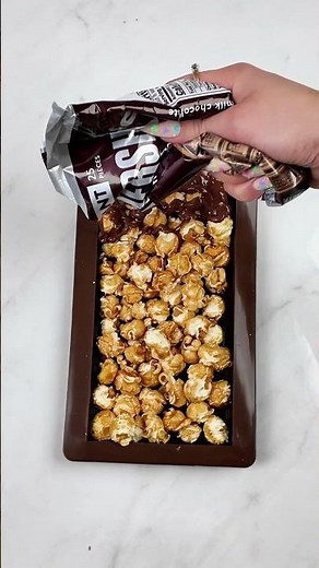 Gingerbread Popcorn Chocolate Bar 🍿🍫