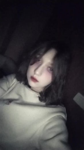 Попыталась болезненный макияж сделать, сейчас ерундой страдаю | crying makeup look