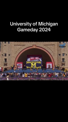University of Michigan Game Day Cheerleaders Showcase