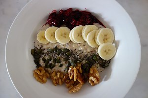 Creamy porridge with oat milk