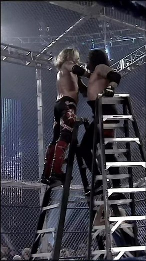 Chokeslam through the ring! 😱