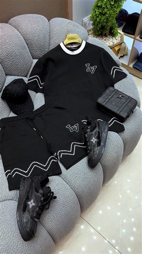 Disponible s m l xl xxl prix ⬇️⬇️ Livraison 🚚 disponible Ensemble 950 alf Trinig 650 alf 📍Blida :Boulevard des 20 metre Les commandes via WhatsApp 0697283675 0792970832 #algeria #algerie🇩🇿 #algerian #tapyach_blach1