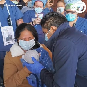 108K views · 4.7K reactions | GOOD NEWS: Mom meets baby for the first time after delivering while in a coma and on a ventilator from coronavirus. The heartwarming moment was captured on camera while the entire hospital staff cheered. ❤️ https://7ny.tv/3aiiSSR | ABC7NY | Facebook