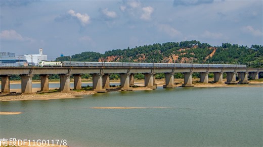 HXD2D 0001牵引X105次（闵行——石龙）通过