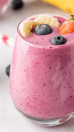 💙 Energía limpia, sabor natural. Nuestro smoothie de blueberry proteína pura es la forma perfecta de nutrir tu cuerpo sin azúcares ni aditivos. Versátil, fresco y lleno de poder. 💪 🥤 Hazlo a tu manera | King protein
