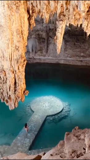 🏛️🌊 TOUR CHICHÉN ITZÁ CENOTES DE LUJO 🌊🏛️ Vive una de las experiencias más completas de la península con nuestro Tour Chichén Itzá de lujo, ideal para quienes quieren conocer historia, cultura y refrescarse en DOS cenotes espectaculares 💦✨ 🚌 Incluye transporte redondo en unidad de lujo con aire acondicionado 🥐 Desayuno ligero a bordo 🎙️ Guía bilingüe certificado durante todo el recorrido 🎟️ Entradas incluidas a Chichén Itzá, Cenote Suytun y Cenote Ik-kil 🏛️ En Chichén Itzá conocerás un