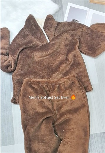 End your day the right way with this men’s plush pajama set! Designed for maximum comfort and warmth, it’s perfect for snuggling up and relaxing after a long day. Soft, cozy, and ideal for chilly nights. 🛋️💤#pajamas #fluffypajamas #sleepwearfashion #mensouterwear #chrisrmaspresents
