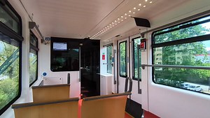 23K views · 581 reactions | Der Vorteil wenn man bei einem Stau ein zwei volle Bahnen abwartet. Freiraum in der Schwebebahn. Stau ist übrigens, wenn die folgende Bahn gemäß Anzeige in 1-2 Min folgt. | Die Wuppertaler Schwebebahn | Facebook