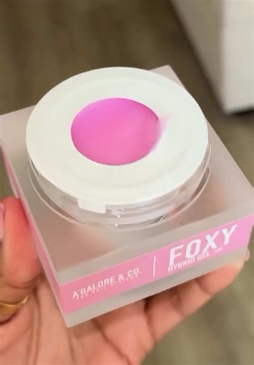 we’ve made some upgrades to our hybrid packaging!!! Do you like ?????? What is hybrid? Just a fancy term for what you all know as, polygel or acryl gel. Our hybrid is a hard gel base, meaning you will need to file-off this product. new hybrid shade- FOXY #polygel #acrylgel #gelnails #dualforms #hybridgel #gelmanicure #gelnailtips