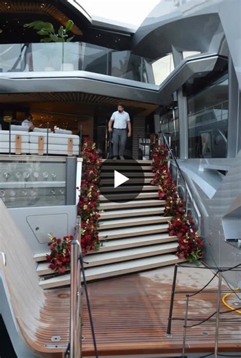 Yan-Eric recrute son Assistante Commerciale au Pôle Yachts chez Roni! | Eva Bergounioux