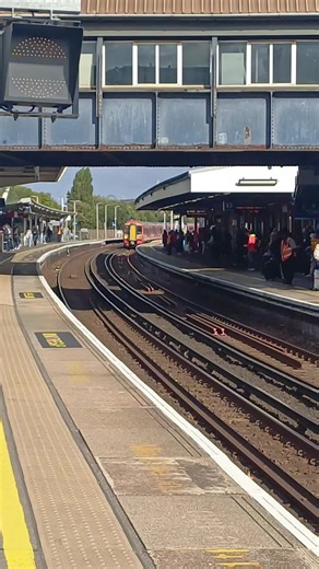 387 206 387 224 passing Clapham Junction for Brighton#real #f #V #Viral #fyp