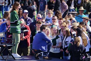 After 40 years, 'Footloose' star Kevin Bacon returns to Utah high school - East Idaho News