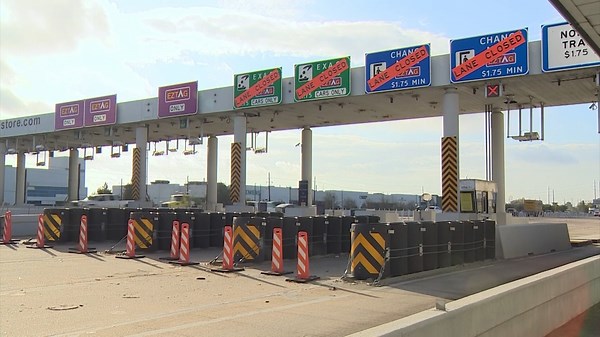 Empty toll booths on Beltway 8 could take years to fully reopen