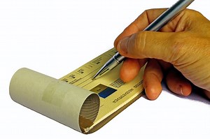 Cómo Endosar un Cheque de una Empresa para Depositar, Paso a paso (Ejemplo) | Mira Cómo Se Hace