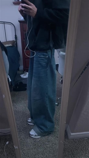 Stylish Haircuts for Twins: Outfit Inspiration