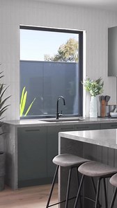 This gourmet kitchen by Boutique Homes takes the artful appearance of Caeasrstone® 6313 Turbine Grey™ alongside the popular choice of green handleless cabinetry and integrated appliances to create a striking kitchen design that is both sophisticated and elegant. To see more 6313 Turbine Grey™ https://bit.ly/2MWRFwE Source: Caesarstone Australia | Caesarstone SEA