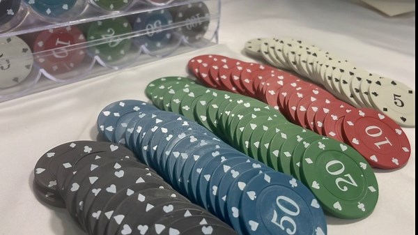 IXIGER Poker Chips Set(200pcs),Poker Chips with Denominations,Plastic Learning Counters Disks and Learning Math Counting Chips, 2PCS Counter chip Holder Game Night Party Supplies