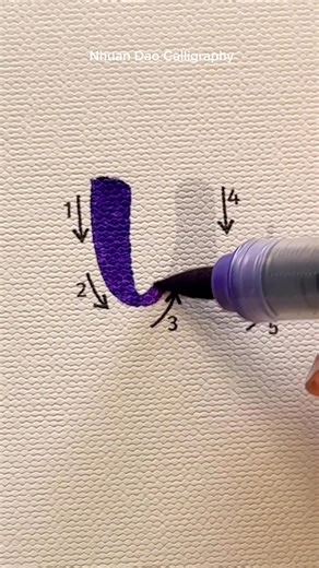 6.7K views · 13 reactions | How to Write Letter U - Easy Tutorial for Beginners #nhuandaocalligraphy #brushlettering #shorts | Nhuan Dao Calligraphy | Facebook