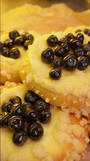 Buns with cheese, crumble and blueberries 🫐