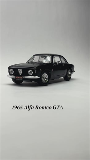 The 1965 Alfa Romeo GTA is one of those cars that just oozes classic Italian charm—light, agile, and built with a racer’s soul wrapped in elegant lines. It’s the kind of Alfa that reminds you why enthusiasts still get misty-eyed about the brand’s golden era. 1:18 from Road Signature #alfaromeo #alfaromeogta #roadsignature #diecast #unboxing