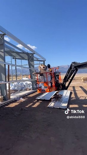 Installation of PBR metal panels with 6” insulation for maximum thermal efficiency and durability. Professional work, properly aligned and sealed to ensure strength, energy savings, and long service life of the structure. #PBR #MetalBuilding #SteelConstruction #6InchInsulation #InsulationSystem