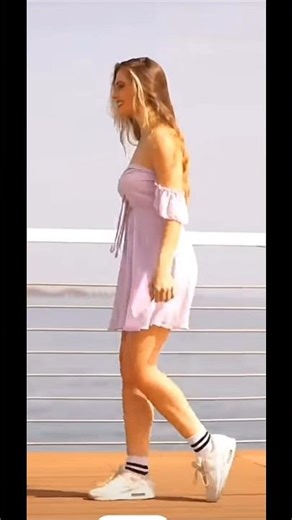 What moonwalking looks like in REVERSE!😱 #viral #dance #moonwalk