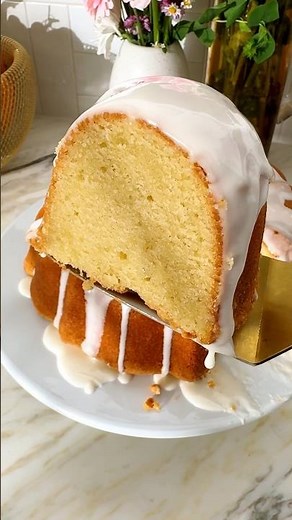 Million Dollar Pound cake recipe at Grandbaby-cakes.com! #cake #poundcake