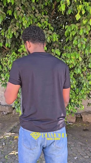 Making marble look effortless. #epoxyresin #resinwallart #FluidArt #InteriorInspo