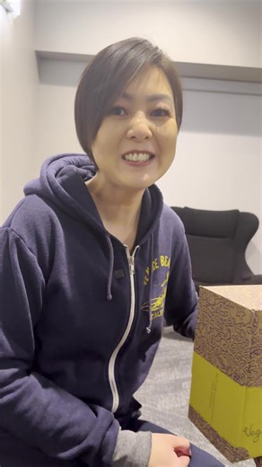 We unboxed the December 2025 Vegan Cuts Snack Box and it was such a fun surprise 🎁🌱 From rice noodles and chewy dried apricots to energy bars, banana brittle, magic tea, pretzels, crackers, and a smoothie mix 😋🍜🍑🍌🍵🥨🥤 Every box is a delicious way to discover new vegan favorites and makes snacking feel like an adventure ✨ If you’re thinking about starting Veganuary 2026, this is the perfect way to kick it off 💚 Use code VEGANTWOSOME to get 10% off your purchase and treat yourself to a mo