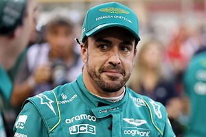 Fernando Alonso explains difference between overtaking Lewis Hamilton and Carlos Sainz in the Bahrain GP