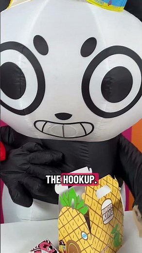 COMBO PANDA TRIES THE NEW SPONGEBOB MEAL! 😱