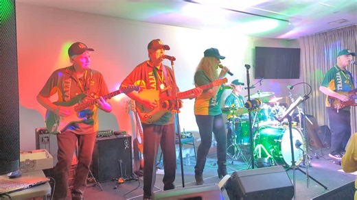 Honey Bee and the Stingers performing at the Dandenong club | Rock 'n' Roll News