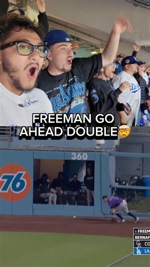 FREDDIE FREEMAN JUST MISSES A HOMER BUT WE GOT THE LEAD 😈 HOW WE FEELIN?! #dodgers #mlb #comeback