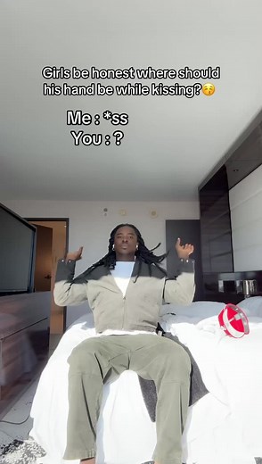 Kissing Tips: Hand Placement for Couples During Kisses