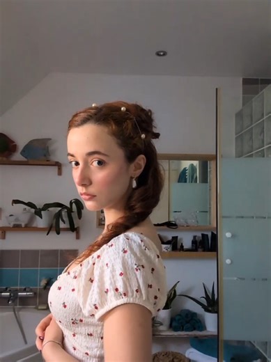 Achieving the Francesca Bridgerton Hairstyle