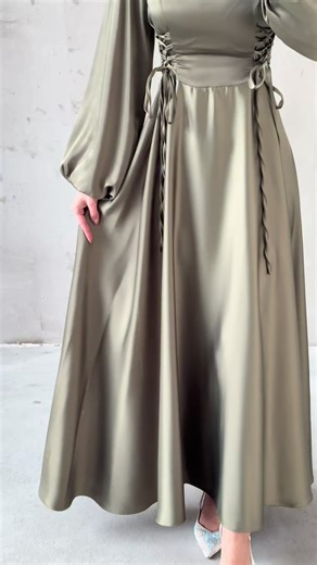 Our favorite evening dress, featuring a fluid satin texture and an adjustable waist tie detail 💚 Code:6150 www.leyuzebutik.com