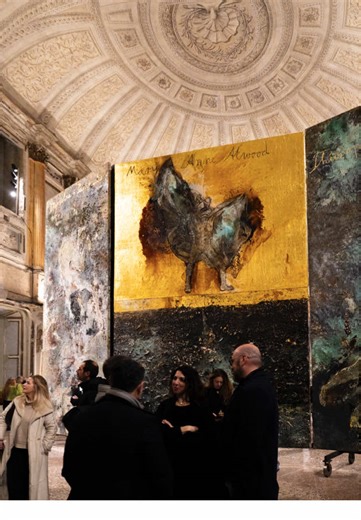 At Palazzo Reale di Milano, Anselm Kiefer: Le Alchimiste transforms the Sala delle Cariatidi into a monumental tribute to forgotten women of alchemy, part of the cultural programme linked to the 2026 Winter Olympics. If you haven’t seen it yet, it’s a must-visit. ✨ #YesMilano