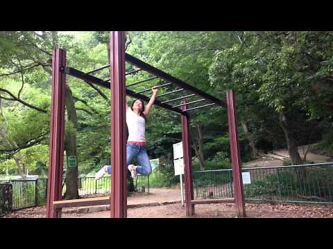 公園で雲梯3/48 大人の雲梯。ハイキングの途中にもどうぞ。