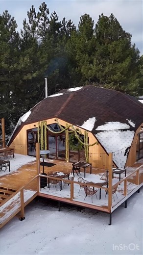 🅰️ Современные конструкции из дерева on Instagram: "🅰️ Новая Квадросфера Alpbau для глэмпинга в Ростовской области Глэмпинг "Синий Яр" расположен на природе в окружении соснового леса. Наша Квадросфера отлично вписалась и в пейзаж, и в архитектуру - большинство конструкций в глэмпинге также сделаны из дерева. Внутри Квадросферы расположен ресторан, бар и место для отдыха. Обшивка СИП-панелями отлично удерживает тепло и позволяет пользоваться рестораном и зимой ❄️ Другие особенности проекта: • 