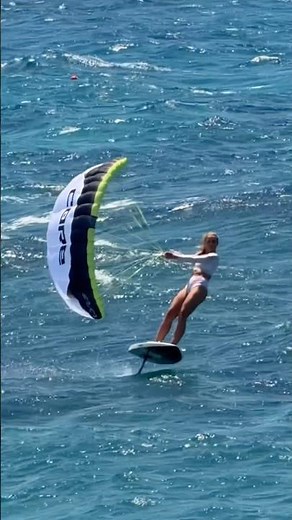 This is PARAWINGING!🏄🏼‍♀️😳 #foiling #surffoil #parawing #kitesurf #watersports #satisfying #girl