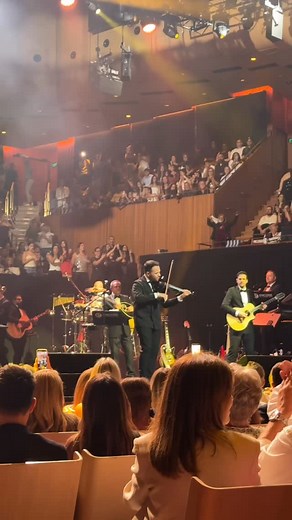 Last night wasn’t just about the voice @argiros_konstantinos, it was about the music. @nikos_giouletzis took the stage and left the crowd absolutely spellbound. Every note he played carried the soul of Greece, filling the Opera House with passion and nostalgia. From hauntingly beautiful melodies to electrifying solos, Nikos’ violin became an extension of the music itself mesmerising, timeless, unforgettable. We felt every note!! @nikos_giouletzis you are amazing! www.thegreekprovidore.com.au Bri